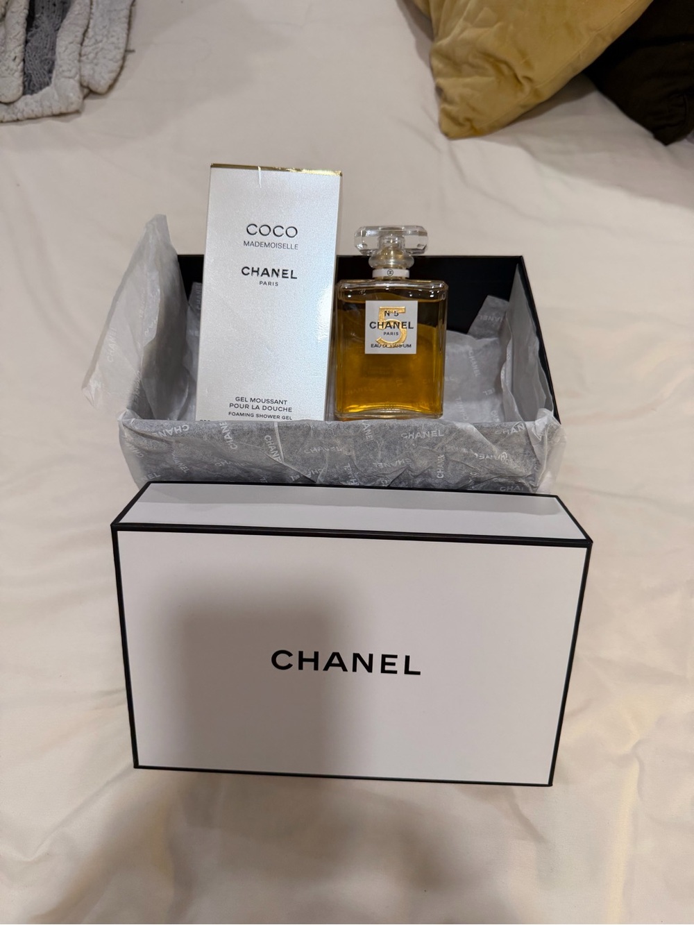 CHANEL #5 & Coco Mademoiselle Foaming Shower Gel - White & Gold Accents
